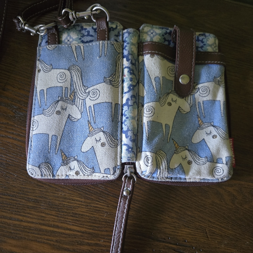 UNIONBAY Unicorn Patterned Crossbody Or Wristlet Wallet - Preloved - Picture 7 of 7